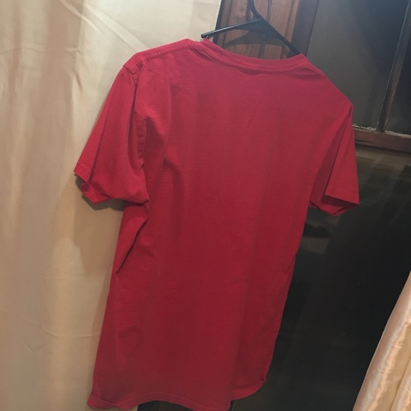 Red neck deep tee shirt - Picture 4 of 4